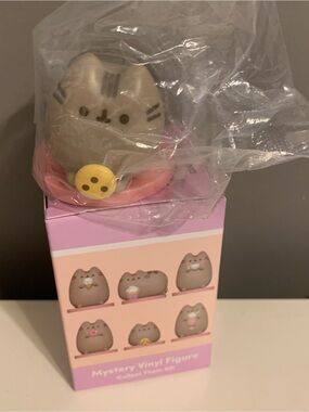 Pusheen Mystery Vinyl Figure Mini with Cookie